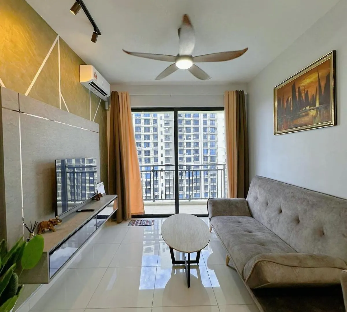 2Br Central Park Laman Damai Johor - 4 Pax contacts
